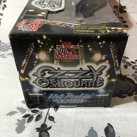 Vintage Ozzy car - Picture 4 of 5